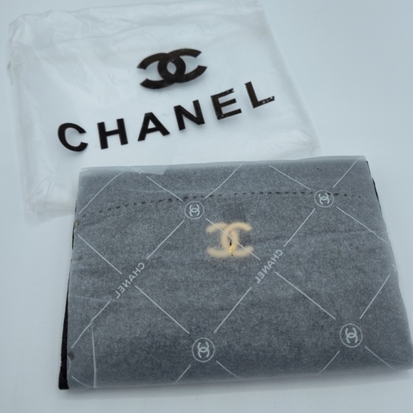 CHANEL 2022–2023 Vegan Leather Quilted Black Card Holder Gold CC 🎁 + NIP GIFT - Picture 7 of 7